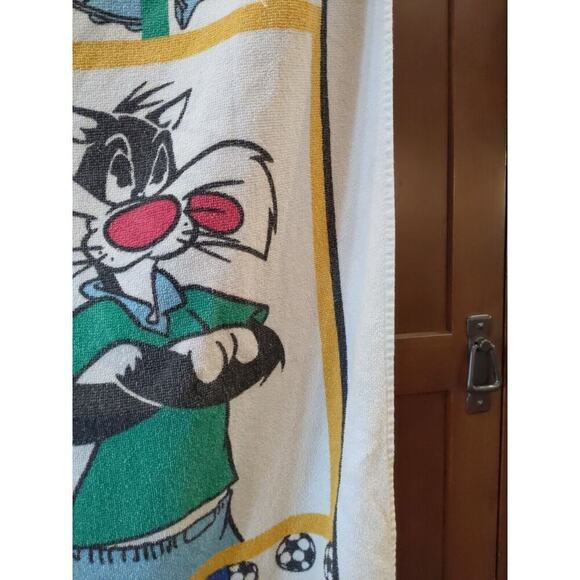 Vintage 2000 Looney Tunes Tweety Sylvester Daffy Duck Bugs Bunny Beach Towel - Picture 7 of 13
